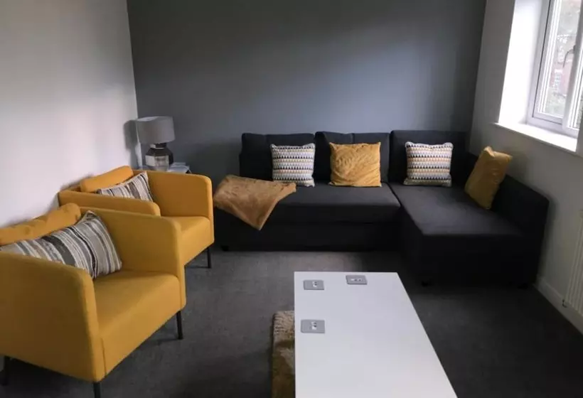 Residenssi Immaculate 7 Bed House In Ashton Under Lyne, Ol7