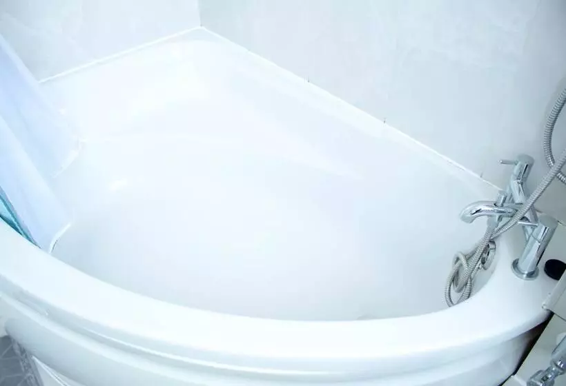 Residenssi Spacious 5 Bed House! Tilbury! Free Parking!