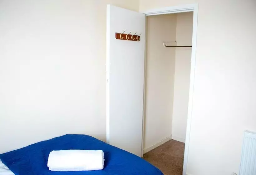 Residenssi Spacious 5 Bed House! Tilbury! Free Parking!