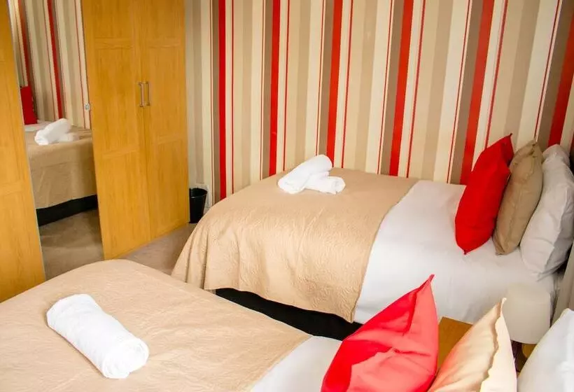 Residenssi Spacious 5 Bed House! Tilbury! Free Parking!