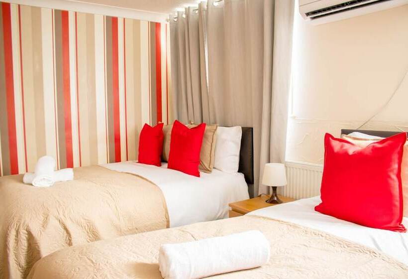 住所  Spacious 5 Bed House! Tilbury! Free Parking!