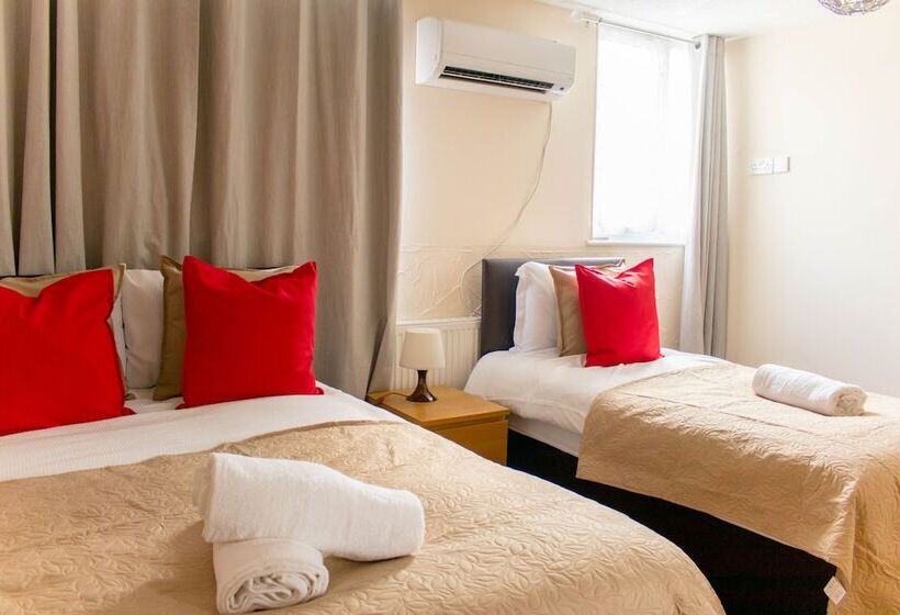 住所  Spacious 5 Bed House! Tilbury! Free Parking!