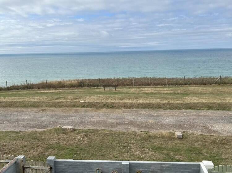 Sea Facing 2bd Terraced Home Peacehaven