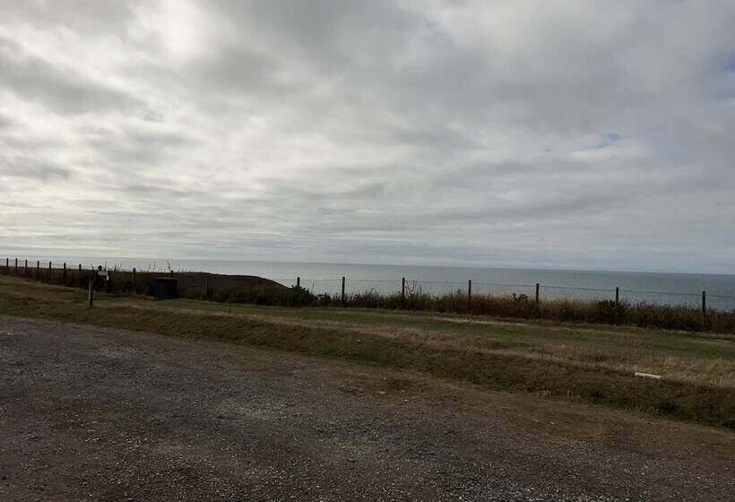 Sea Facing 2bd Terraced Home Peacehaven