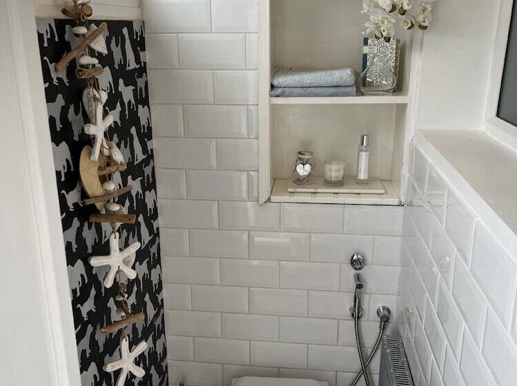 Sea Facing 2bd Terraced Home Peacehaven