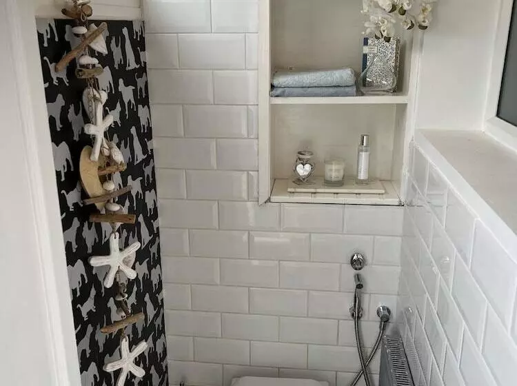 Sea Facing 2bd Terraced Home  Peacehaven