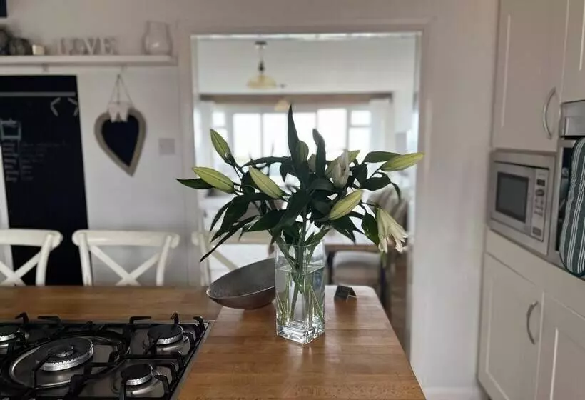 Sea Facing 2bd Terraced Home  Peacehaven