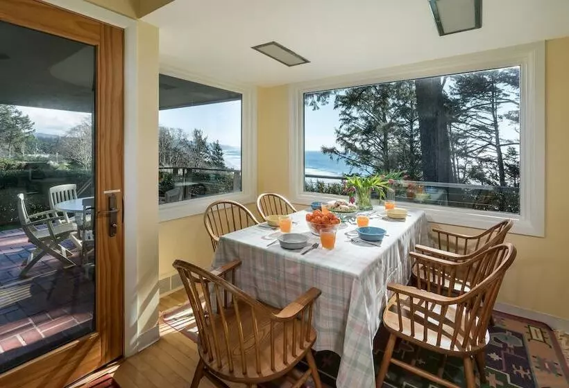 The Purcell House By Avantstay Surrounded In Lush Greenery W/ Large Yard & Ocean Views