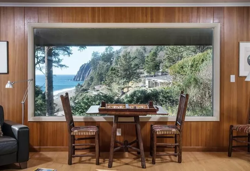 The Purcell House By Avantstay Surrounded In Lush Greenery W/ Large Yard & Ocean Views