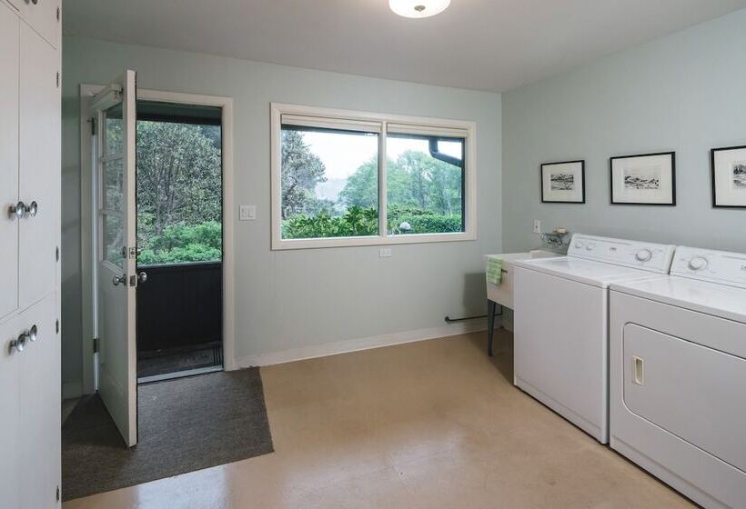 The Purcell House By Avantstay Surrounded In Lush Greenery W/ Large Yard & Ocean Views