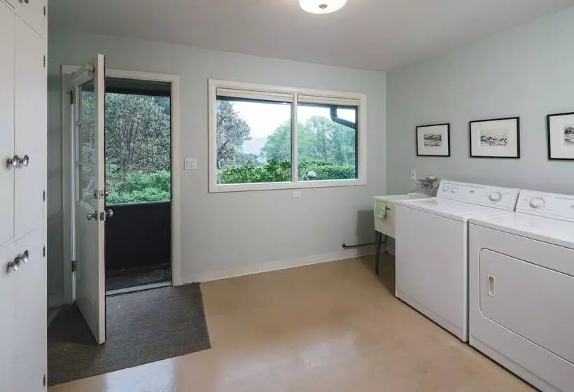 The Purcell House By Avantstay Surrounded In Lush Greenery W/ Large Yard & Ocean Views