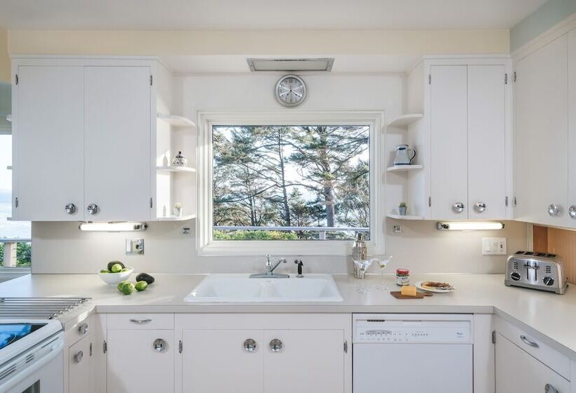 The Purcell House By Avantstay Surrounded In Lush Greenery W/ Large Yard & Ocean Views