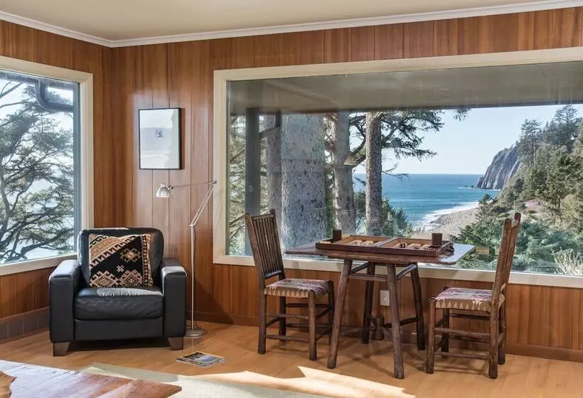 The Purcell House By Avantstay Surrounded In Lush Greenery W/ Large Yard & Ocean Views