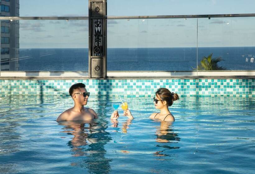 The Sail Hotel   My Khe Beach