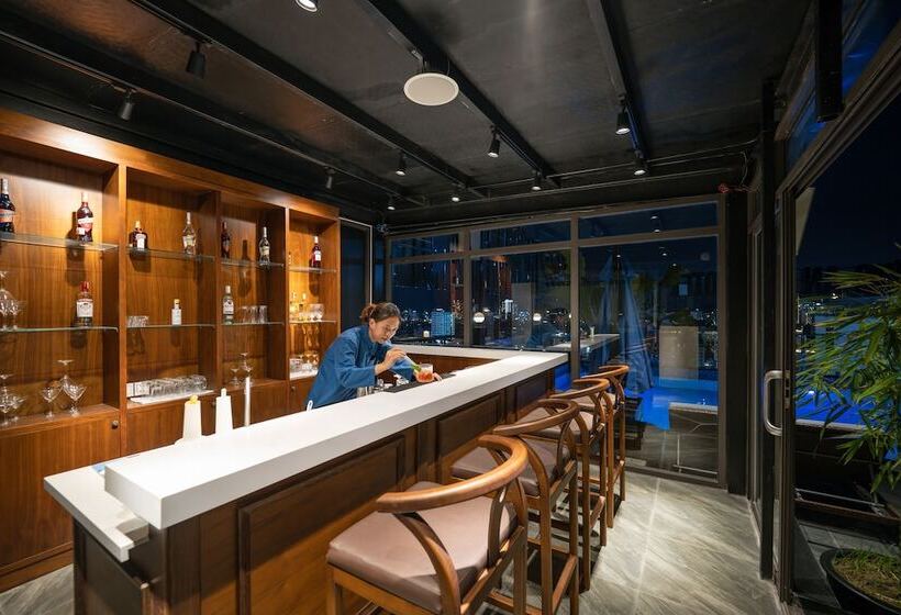 The Sail Hotel   My Khe Beach