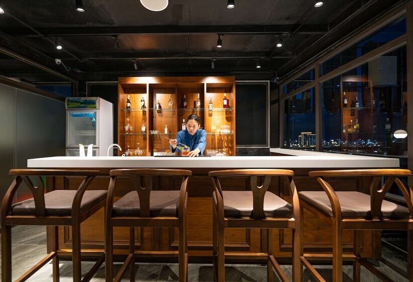 The Sail Hotel   My Khe Beach