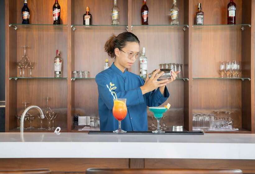 The Sail Hotel   My Khe Beach