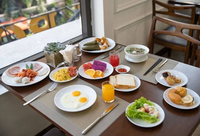 The Sail Hotel   My Khe Beach