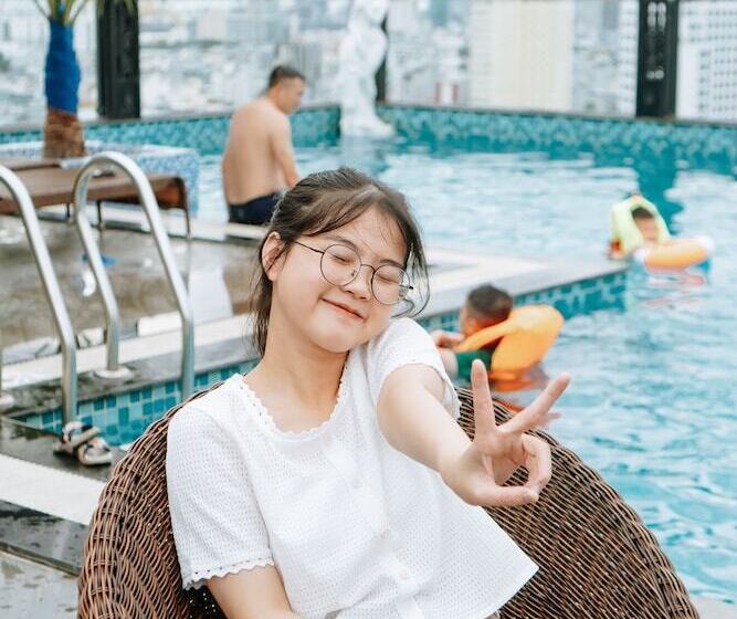 The Sail Hotel   My Khe Beach