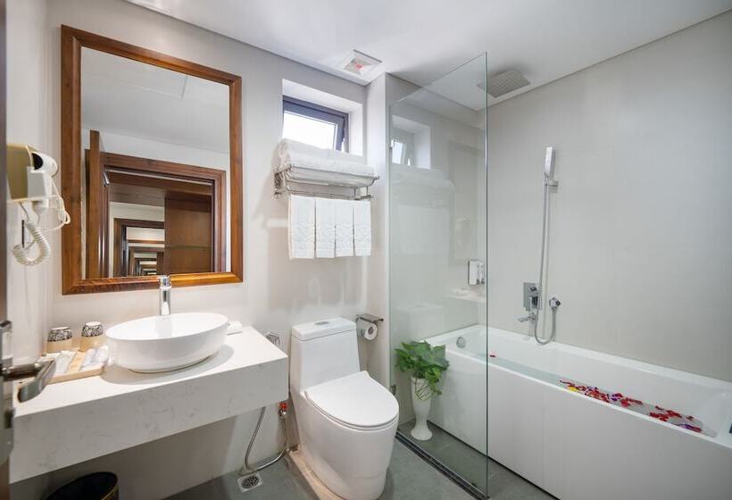 The Sail Hotel   My Khe Beach