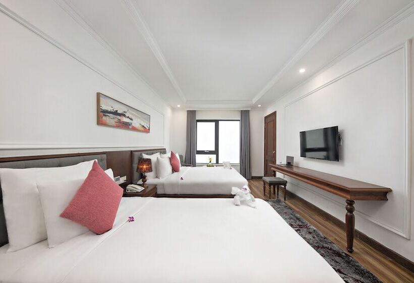 The Sail Hotel   My Khe Beach