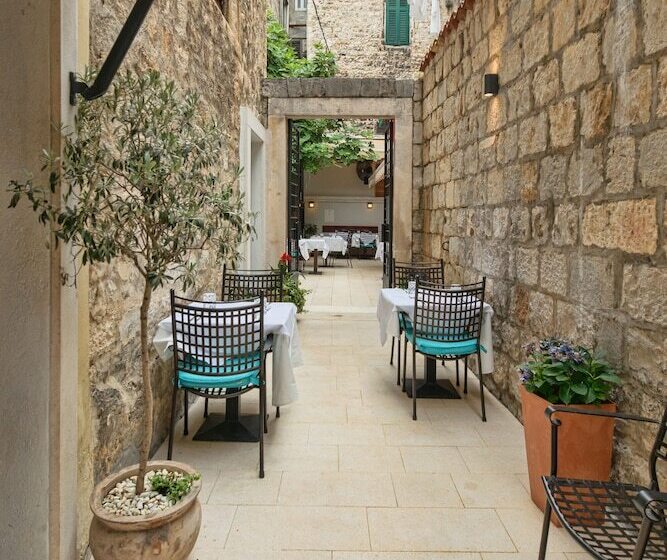 تختخواب و صبحانه Makarun Heritage Rooms