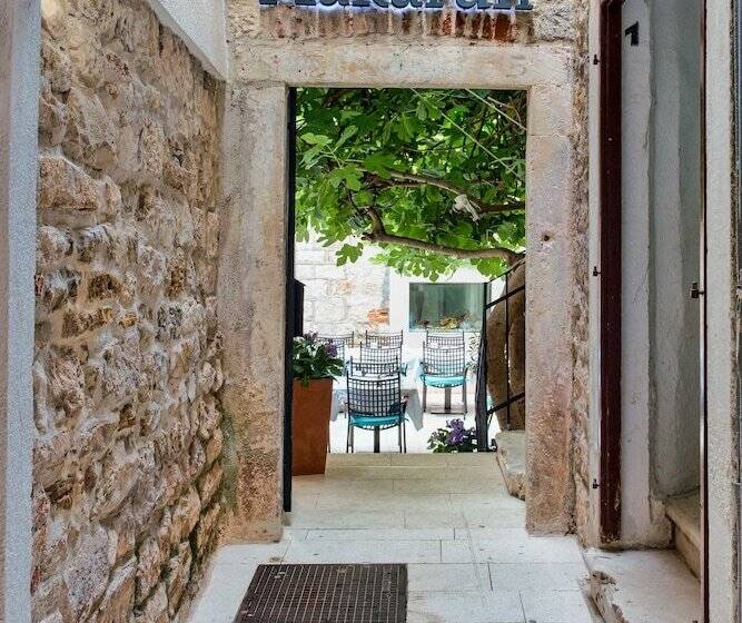 تختخواب و صبحانه Makarun Heritage Rooms