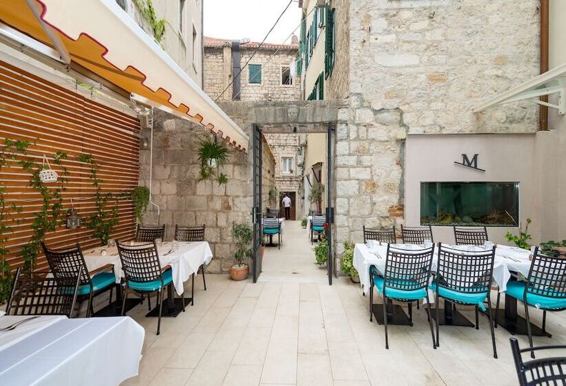 تختخواب و صبحانه Makarun Heritage Rooms