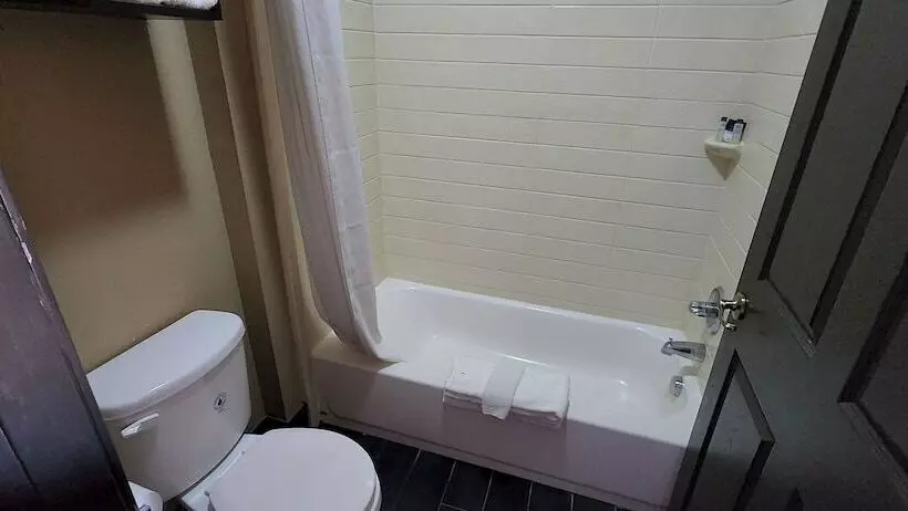 ホテル All Seasons Inn And Suites