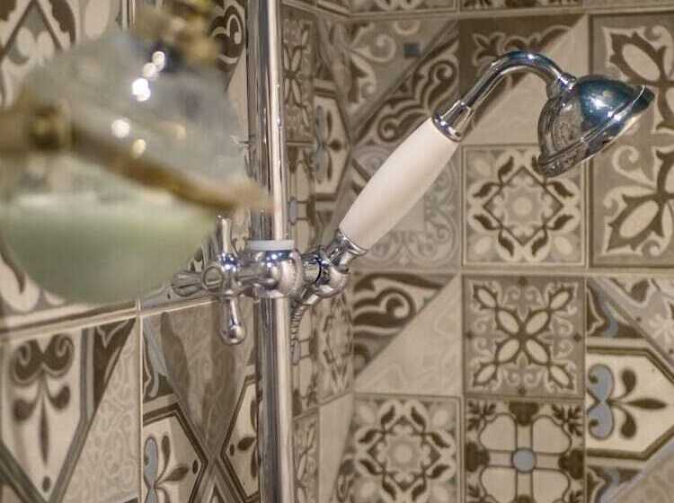 هتل Le Clos De La Chapelle