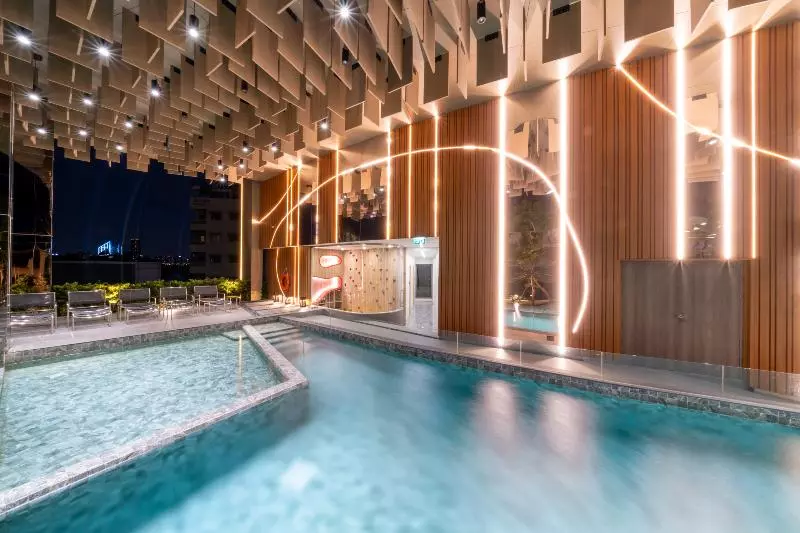 هتل Oakwood Suites Tiwanon Bangkok