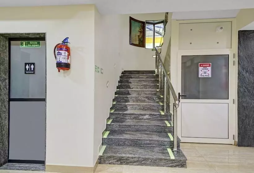 ホテル Treebo Majestic Palms, 2 Km From Colva Beach