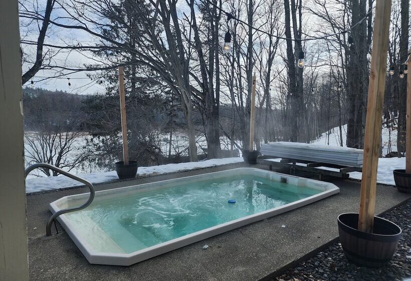 モーテル Mountaineer Inn