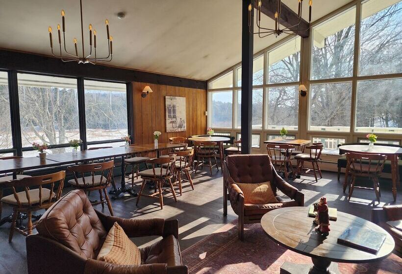 モーテル Mountaineer Inn