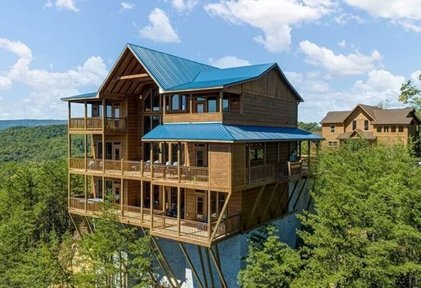 Bear Hugs 5 Bedrooms, 5.5 Baths, Sleeps 20 5 Cabin By Redawning