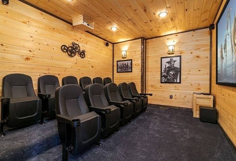 Bear Hugs 5 Bedrooms, 5.5 Baths, Sleeps 20 5 Cabin By Redawning