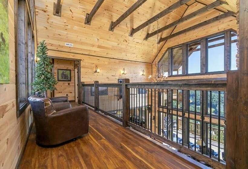 Bear Hugs 5 Bedrooms, 5.5 Baths, Sleeps 20 5 Cabin By Redawning
