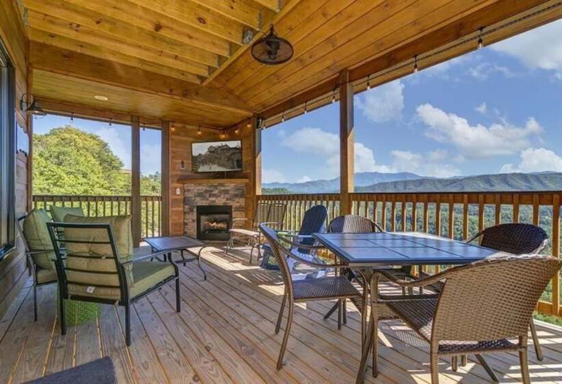 Bear Hugs 5 Bedrooms, 5.5 Baths, Sleeps 20 5 Cabin By Redawning