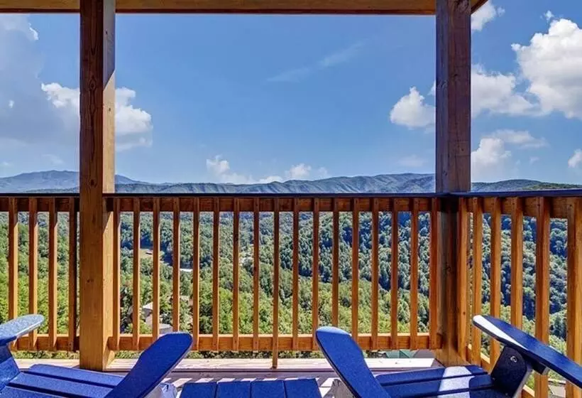 Bear Hugs   5 Bedrooms, 5.5 Baths, Sleeps 20 5 Cabin By Redawning