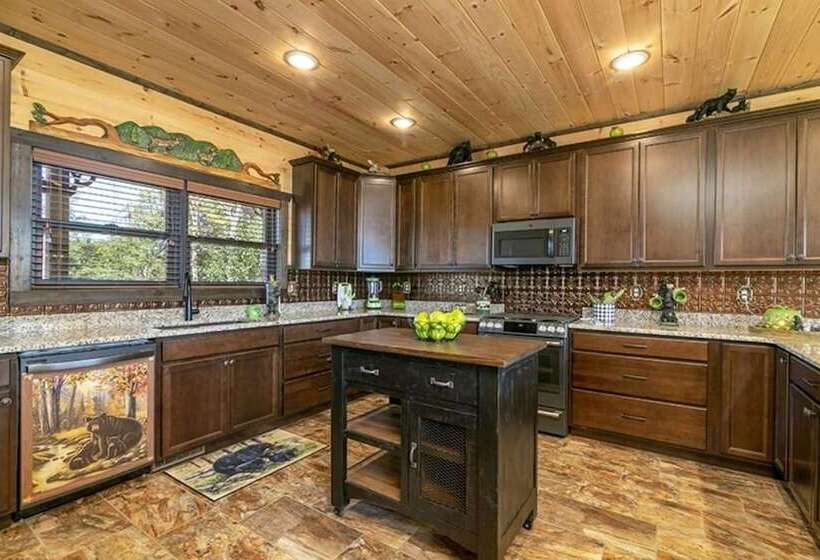 Bear Hugs 5 Bedrooms, 5.5 Baths, Sleeps 20 5 Cabin By Redawning