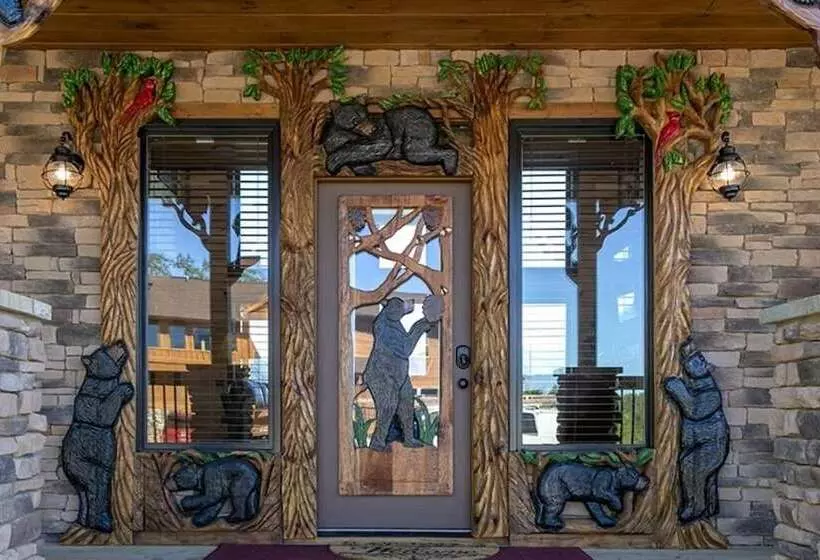 Bear Hugs   5 Bedrooms, 5.5 Baths, Sleeps 20 5 Cabin By Redawning
