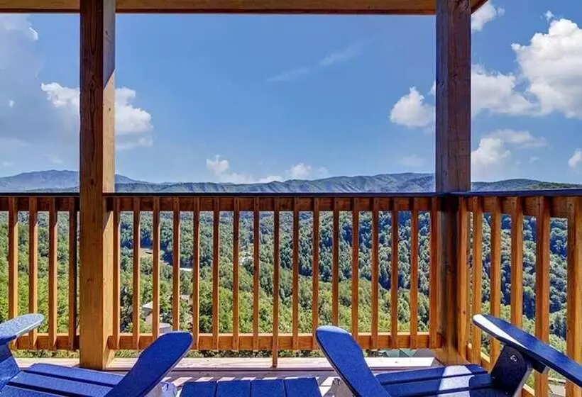 Bear Hugs   5 Bedrooms, 5.5 Baths, Sleeps 20 5 Cabin By Redawning