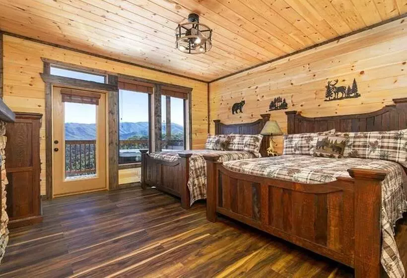 Bear Hugs   5 Bedrooms, 5.5 Baths, Sleeps 20 5 Cabin By Redawning
