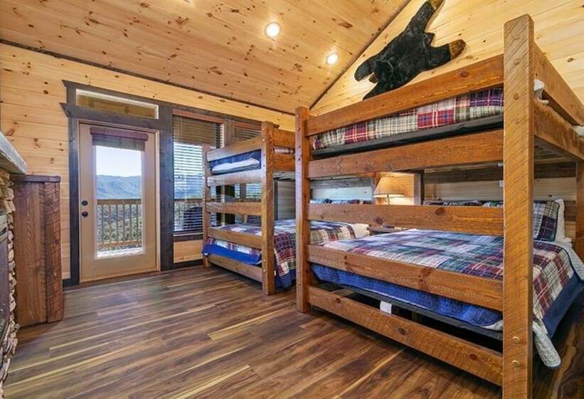 Bear Hugs 5 Bedrooms, 5.5 Baths, Sleeps 20 5 Cabin By Redawning
