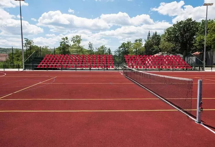 تختخواب و صبحانه Forest Village Resort