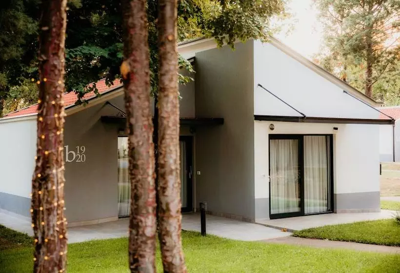 تختخواب و صبحانه Forest Village Resort