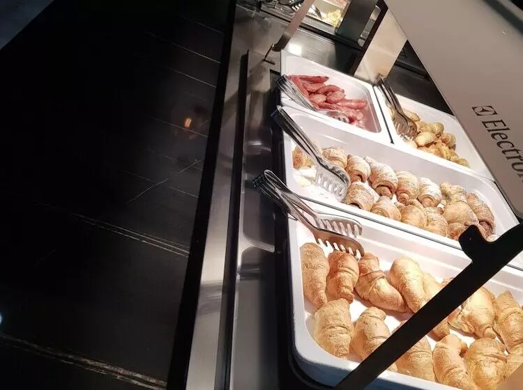 تختخواب و صبحانه Forest Village Resort