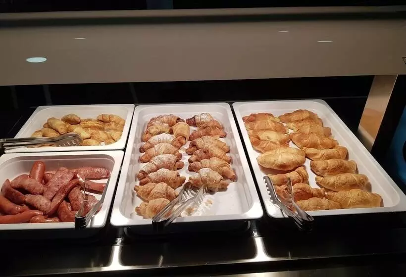 تختخواب و صبحانه Forest Village Resort