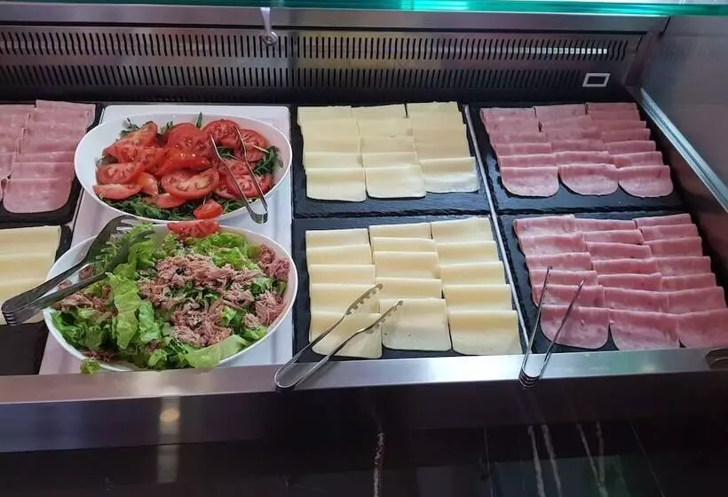 تختخواب و صبحانه Forest Village Resort