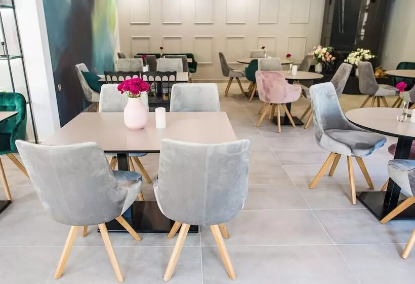 تختخواب و صبحانه Forest Village Resort